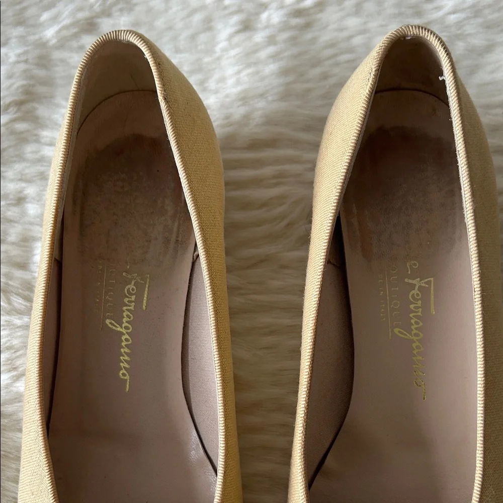 Salvatore Ferragamo Women's Beige Bow Loafers - Picture 5 of 6